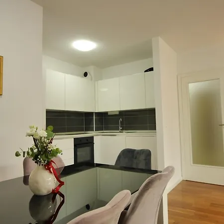 Apartments Makarska Beach Apartment *