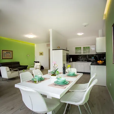 Apartment Apartments Makarska Beach *