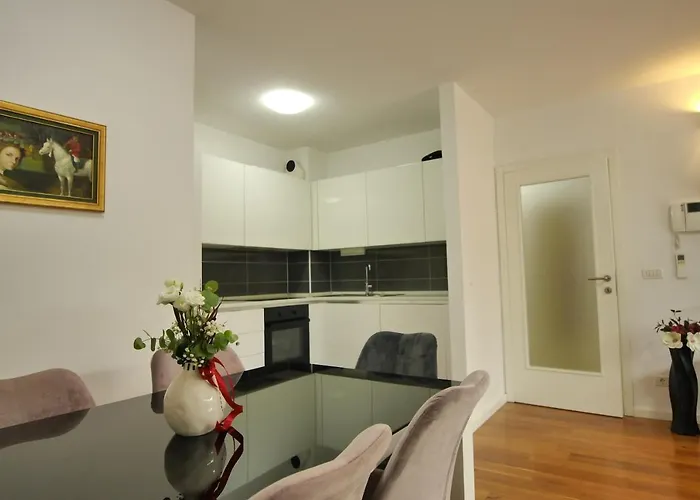 Apartments Makarska Beach Apartment *