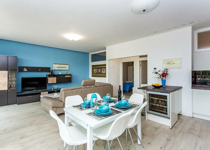 Apartments Makarska Beach Apartment *