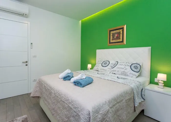 Daire Apartments Makarska Beach *