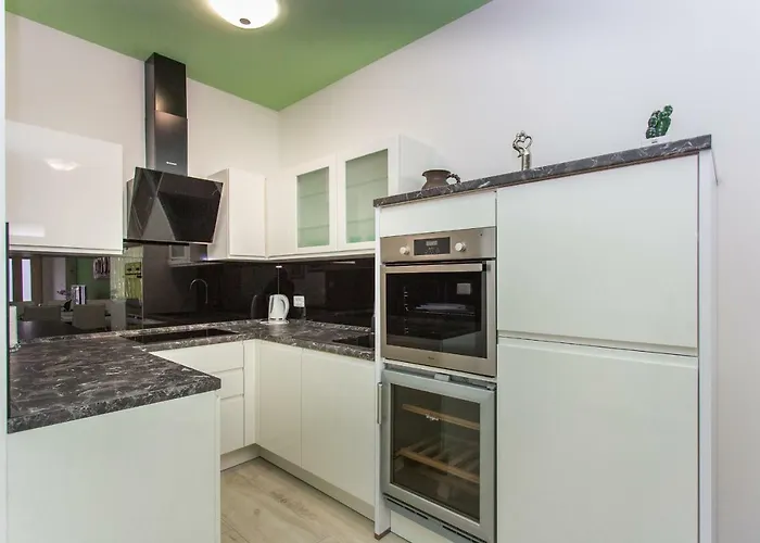 Daire Apartments Makarska Beach *